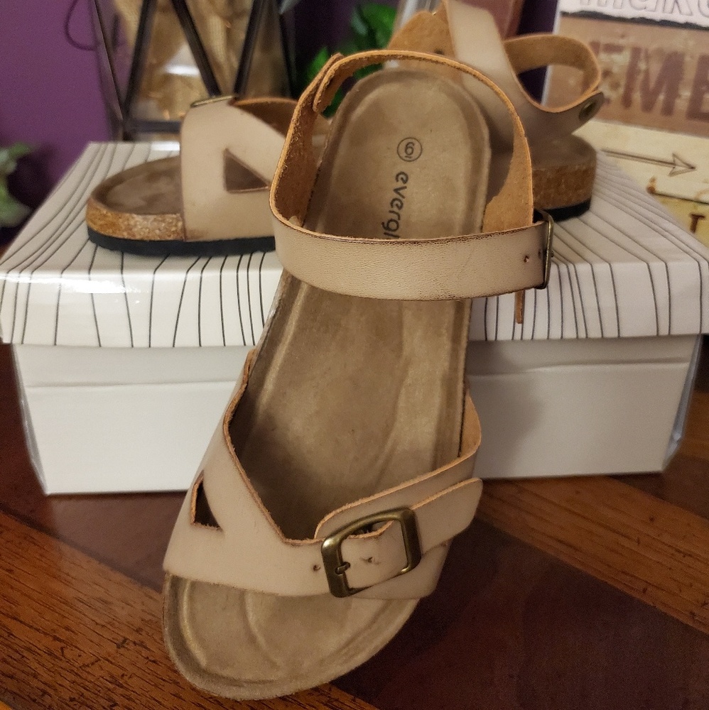 *ONLY ONE LEFT* Distressed Taupe Sandals